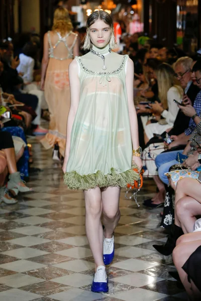 Look 38